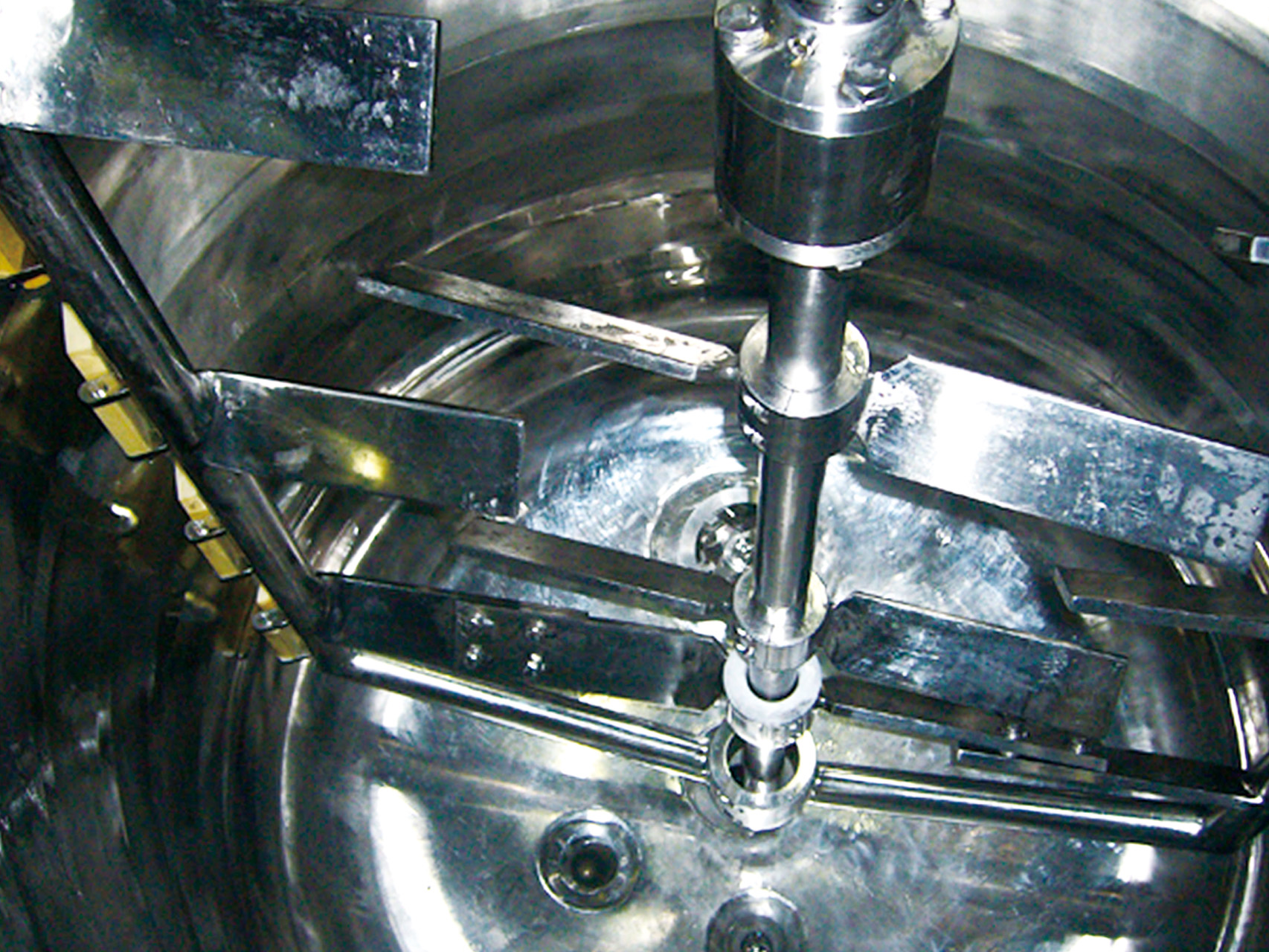 Stirring device inside the kettle