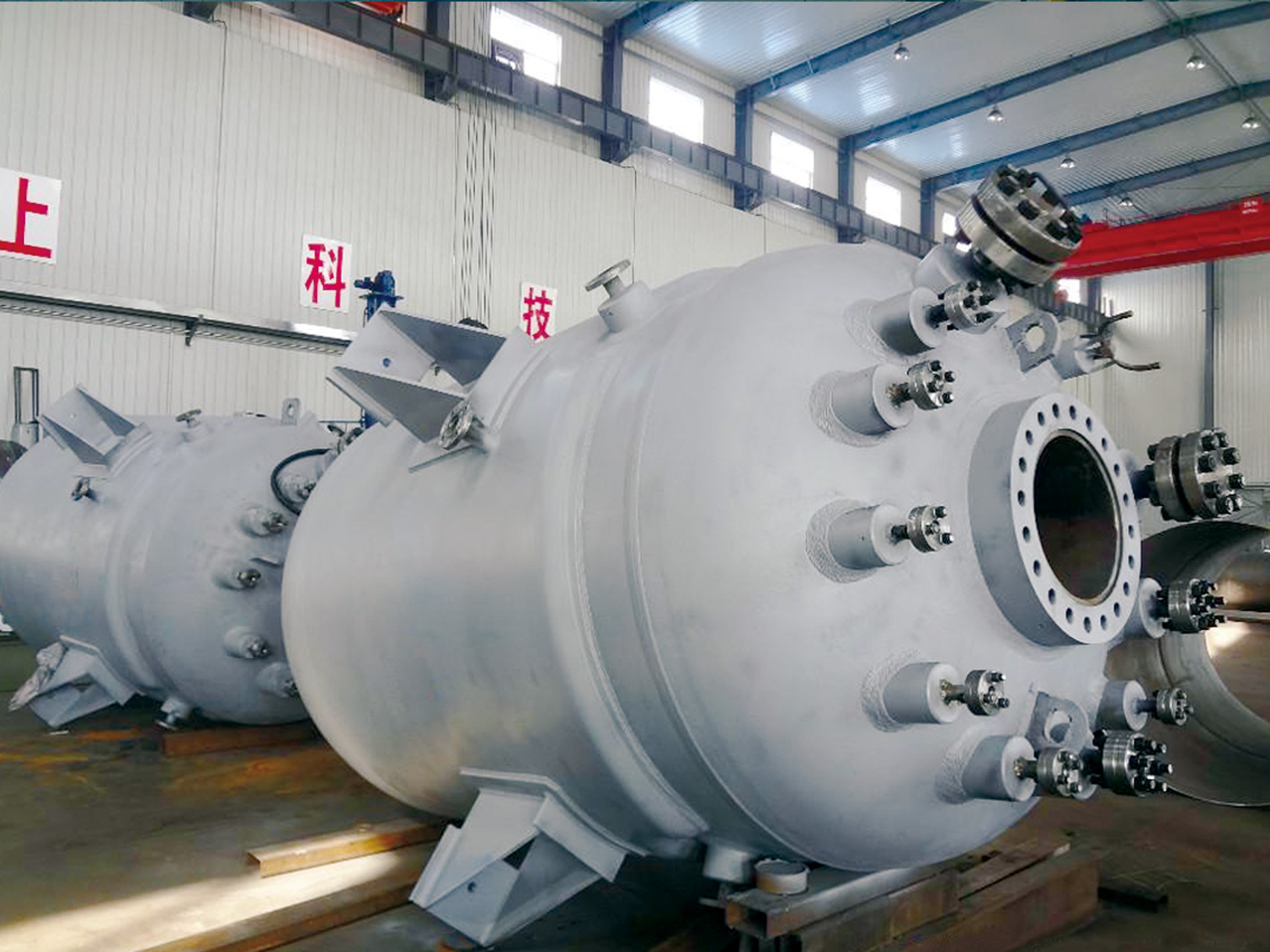 High pressure hydrogenation reactor