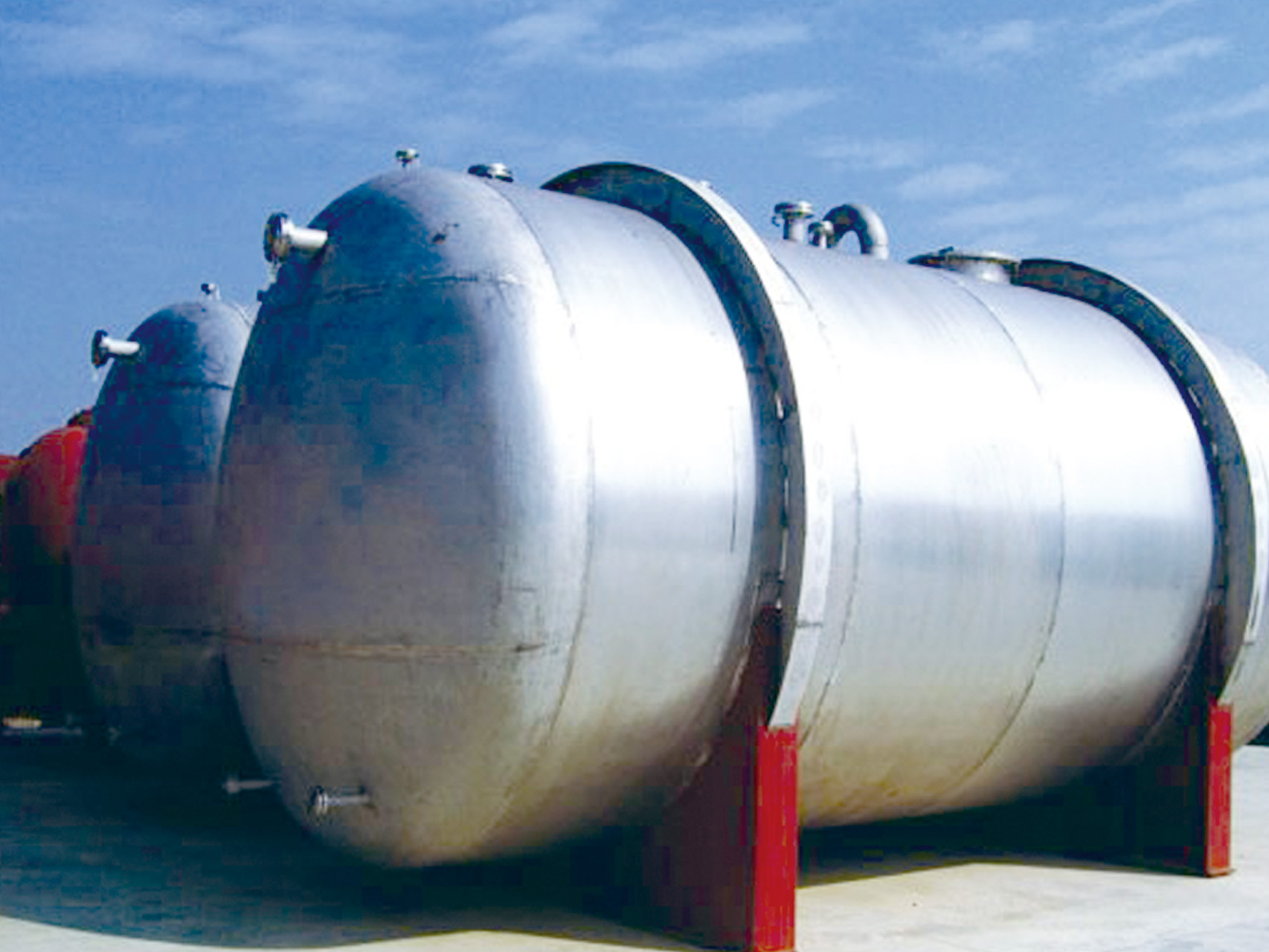 Other tanks, separators, dividing cylinders, buffe