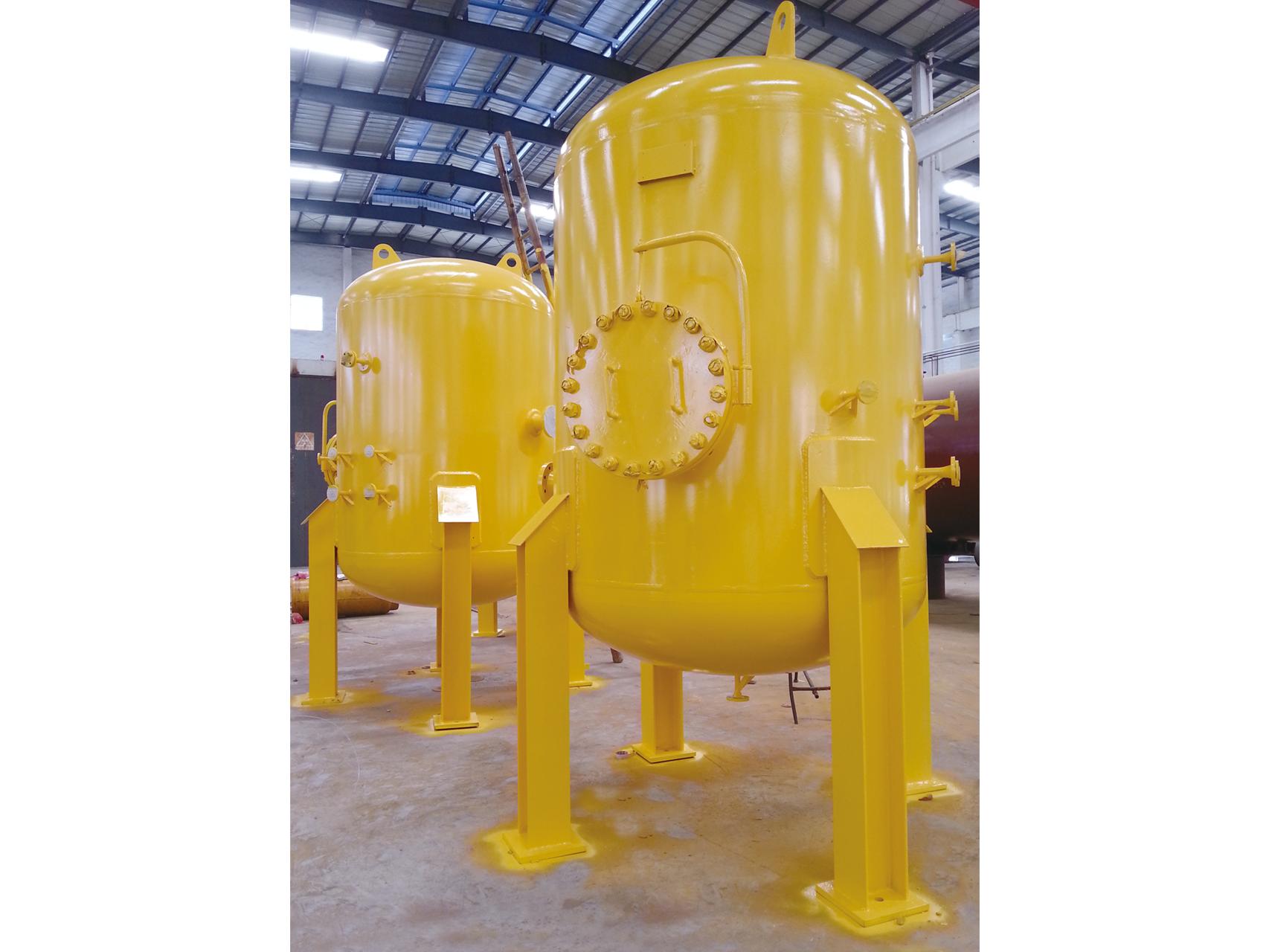 Ammonia storage tanks and buffer tanks supporting 